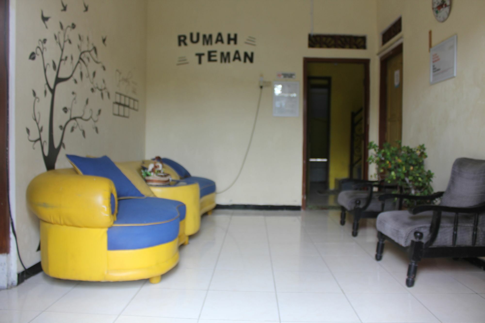 Rumah Teman Backpacker Semarang Buitenkant foto