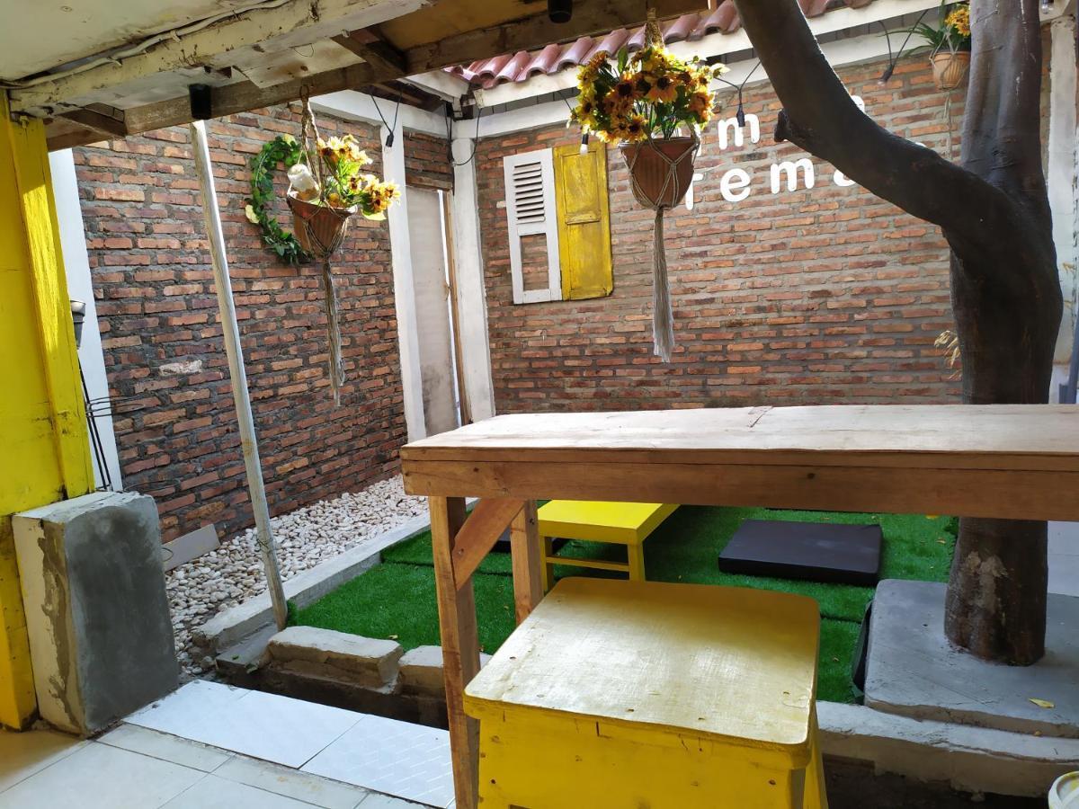 Rumah Teman Backpacker Semarang Buitenkant foto