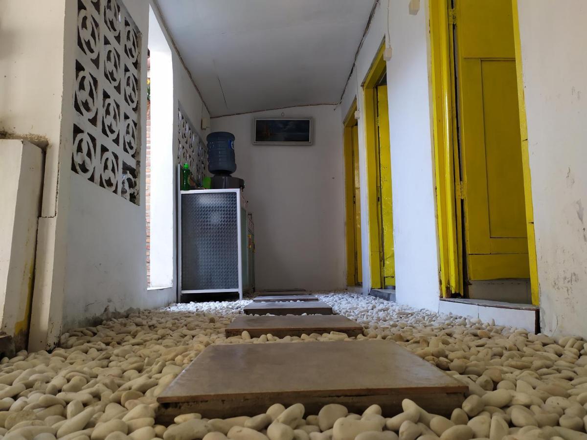 Rumah Teman Backpacker Semarang Buitenkant foto